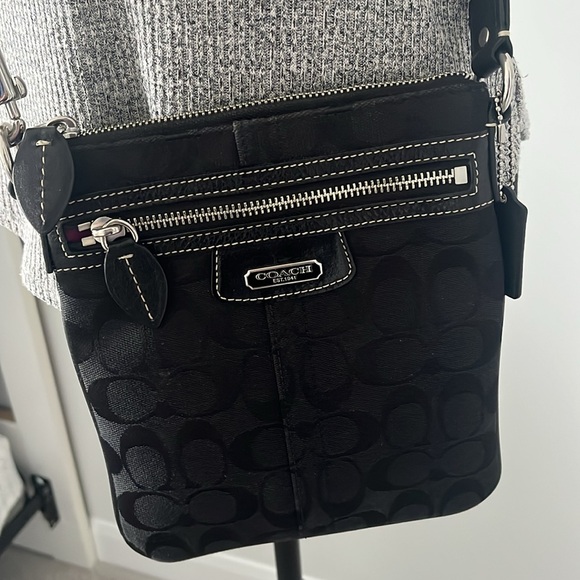 Ladies Coach Cross Body Purse - Picture 2 of 10